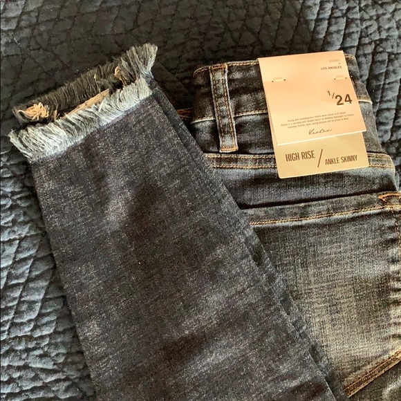 KanCan distressed leg bottom jean - Picture 4 of 7